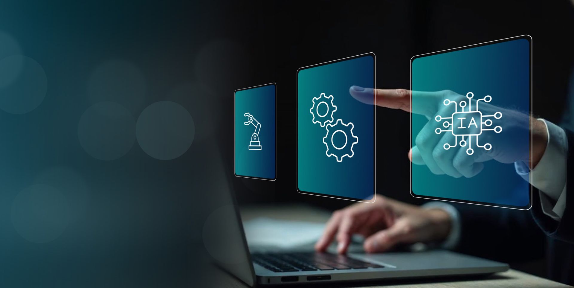 Eine Hand zeigt auf digitale Bildschirme, die Symbole für Roboter, Zahnräder und künstliche Intelligenz darstellen. Im Hintergrund ist ein Laptop sichtbar.